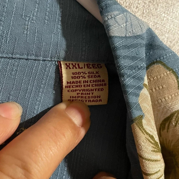 Jamaica Jaxx blue with light colored flower’s Hawaiian shirt. 100% silk‎ - Picture 4 of 5